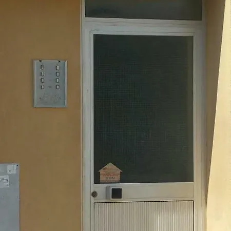 D.ana לאגוּ‏ש