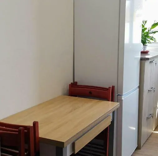 D.ana Πανσιόν